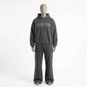 Ensemble de survêtement gris oversize pour homme avec pantalon large et logo en strass – Style décontracté streetwear et sportswear - Product Image 1