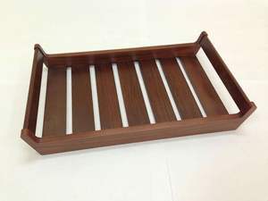 Bandeja de madera ligera pero resistente para transportar fácilmente alimentos y bebidas en interiores y exteriores. - Product Image 4