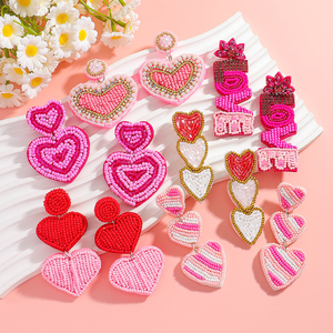 Vente en gros de nouveaux colliers élégants en perles roses pour la Saint-Valentin, faits à la main, avec des strass, des perles d'imitation, un nœud, un cœur, des perles de riz pour femmes par MULTI CRAFT - Product Image 6