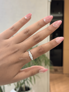 Bague Moderne Ronde à Sept Pierres en Diamant de Laboratoire Gradué 1,20 Carat VVS VS EF en Or Massif, Collection de Bijoux Fins pour Mariage - Product Image 1