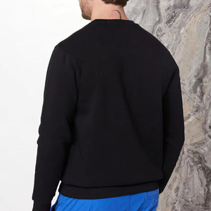 Sweat-shirt en coton chaud pour homme avec texture douce, idéal pour les journées fraîches et le confort quotidien - Product Image 3