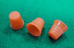 Doigtier en plastique DK-406 pour la couture |   Accessoires de couture - Product Image 2