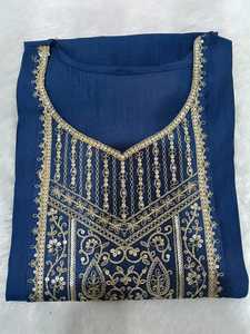 Kurtis de Viscosa Azul Marino de la Marina India con Bordado, Corte Holgado, Largo Midi, Ropa Casual Tradicional India y Pakistaní - Product Image 6