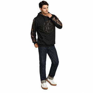 เสื้อฮู้ดแขนยาวลายพรางกราฟิกหมีแบบกำหนดเอง |   เสื้อพูลโอเวอร์สไตล์สตรีทแวร์สำหรับนักล่าระดับพรีเมียม |   เสื้อสเวตเชิ้ตขนแกะสำหรับผู้ชายสำหรับกิจกรรมกลางแจ้ง - Product Image 3