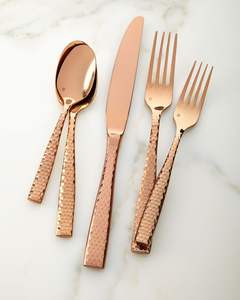 Série de couverts de table d'inspiration royale, présentation majestueuse pour une réception somptueuse - Product Image 6