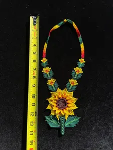Collar de Moda con Cuentas Huichol, Collar con Flores, Joyería Indígena de Comercio Justo, Patrón Nativo, Regalo para Ella, Estilo Boho - Product Image 2