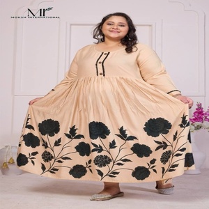 Fournisseur indien de la collection de kurtis évasés en rayonne de qualité export, à imprimé floral, manches longues et grandes tailles. - Product Image 1