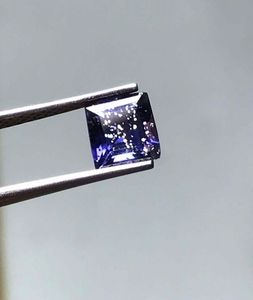 Iolite bleue naturelle facettée, pierre de soleil, taille carrée. - Product Image 2