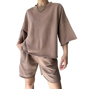 Personalizar 100% algodón transpirable conjuntos de mujer elegante estampado Logo pantalones cortos camisa 2025 nuevo verano 2 piezas conjunto mujeres - Product Image 1