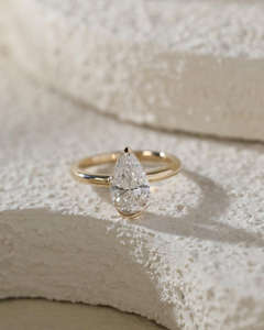 Anillo de Compromiso/Boda de Diamantes Amarillos en Oro de 14K, Estilo Vintage para Mujer, Corte Ovalado, Diamante Cultivado en Laboratorio VS, Certificado IGI Clásico - Product Image 2