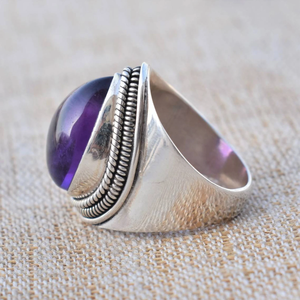 แหวนเงินแท้ 925 ประดับพลอยอเมทิสต์สีม่วงธรรมชาติ รูปทรงหยดน้ำ แหวนแต่งงานสำหรับผู้หญิง ตัวเรือนแบบฝังขอบพลอยเม็ดใหญ่ ดีไซน์หรูหรา - Product Image 1