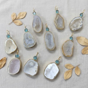 Colgantes de Cristal Geoda Ágata Druzy Genuinos al por Mayor con Cuarzo Azul y Engaste de Bisel Chapado en Oro de 18k para Fabricación de Joyería DIY - Product Image 6