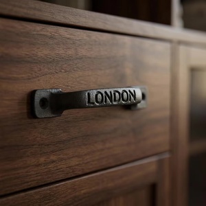 Poignée de tiroir industrielle en aluminium style barre London, quincaillerie de meuble noir mat durable pour chambre et hôtel - Product Image 1