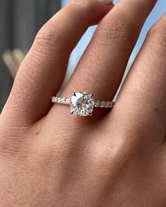 Anillo de compromiso AFAR Jewels de plata de ley chapado en oro con moissanita de corte cojín y halo, para fiestas y bodas, engaste de púas - Product Image 5