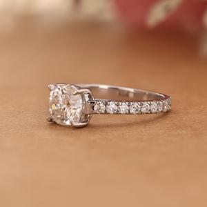 Anillo de Compromiso Clásico de Lujo con Diamante Solitario para Mujer en Plata 925 para Bodas y Eventos Nupciales - Product Image 4
