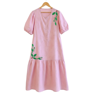 Robe midi en lin et coton rose avec broderie, manches bouffantes, col Henley, coupe ample, décontractée, respirante, pour le printemps - Product Image 1