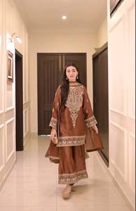 Salwar Kameez traditionnel pour femmes en soie marron avec broderie pour mariage et festivals, toutes saisons, coupe classique, longueur cheville - Product Image 2