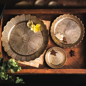 Service de table en aluminium ethnique indien |   Assiettes de luxe portables faites à la main pour dîner et servir - Product Image 4