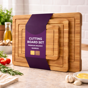 Planche à découper en bois massif de haute qualité, épaisse, à grain de bois apparent, pour usage professionnel en cuisine, robuste et résistante. - Product Image 1