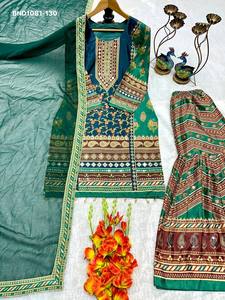 Última Colección: Traje Sharara-Dupatta de Seda Chinon con Estampado Digital, Bordado de Espejos y Encaje Elegante, Listo para Usar, Moda Femenina - Product Image 3