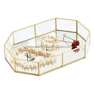 Plateau en cristal unique personnalisé Plateau de service transparent Plateau en acrylique avec poignée en métal doré pour hôtel Restaurant 2 acheteurs - Product Image 6