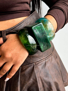 Bracelets en résine artistiques colorés de conceptions créatives élégantes vibrantes-Bracelets à la mode avec des options uniques de bijoux artisanaux - Product Image 2