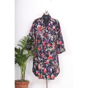 Robe midi moulante décontractée à col en V pour femme, imprimé floral, respirante, éco-responsable, manches 3/4, avec découpes, idéale pour les fêtes estivales - Product Image 1