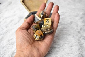 Ensemble de dés en corne de buffle blanche authentique, forme naturelle, poli, 7 pièces, DND, écologique, fait main, créations de jeux de table modernes - Product Image 2