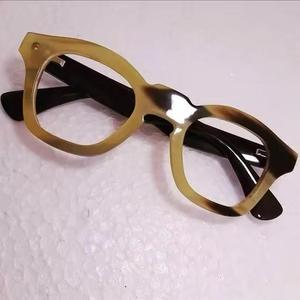 Lunettes ovales en corne de buffle faites à la main, matériau artisanal naturel, monture polie - Product Image 2