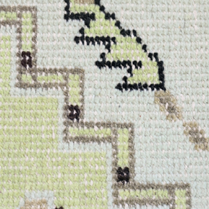 Tapis d'appoint en laine tufté à la main, motif géométrique médaillon vert clair vieilli, antidérapant, avec envers écologique, à poils moyens, pour hôtel - Product Image 3