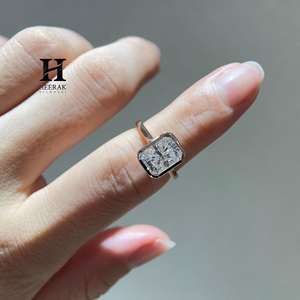 Bague de fiançailles moderne en or rose 14 carats avec diamant de laboratoire taille radiant 2 carats, sertie clos, certifiée, pour mariage - Product Image 1