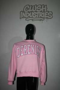 Sudadera DERENICK PINK con cuello alto, 100% BLANCA, con apliques bordados, cuello ancho, hilos finos. - Product Image 2