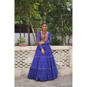 Navratri Special Mujer Lehenga Choli con Gota Patti Lace Work Set - Product Image 6