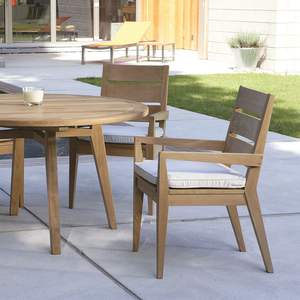 เก้าอี้รับประทานอาหารกลางแจ้งไม้สักพรีเมียมพร้อมที่วางแขน – ผู้ผลิตเฟอร์นิเจอร์ร้านอาหารระดับพาณิชย์สำหรับลานบ้าน - Product Image 3