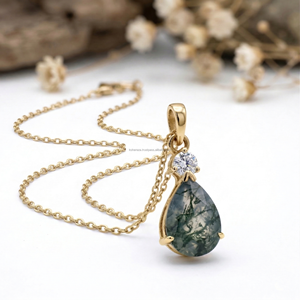 Colgantes y Dijes Finos de Ágata Musgosa Corte Pera con Detalle de Moissanita en Oro Blanco de 18K, Joyería Fina con Energía Terrestre, Moderna y Elegante - Product Image 2