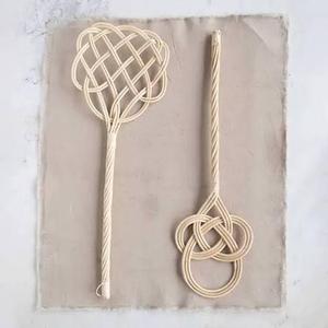 Brosse à matelas en rotin écologique artisanale vintage pour le nettoyage des tapis, disponible en stock - Product Image 6