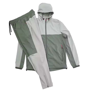 Conjunto Deportivo de Chaqueta Cortavientos y Pantalones Jogger para Hombre, Unisex, Hecho a Medida, de Material Duradero y Alta Calidad - Product Image 1