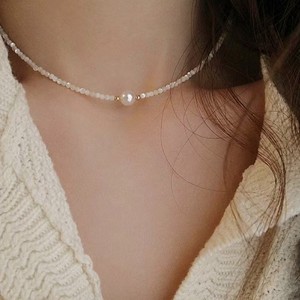Collier en perles de nacre naturelle haut de gamme, collier de clavicule au tempérament féminin doux pour les mondaines - Product Image 1