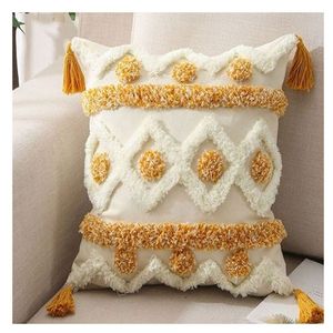 Coussin décoratif bohème brodé carré crème jaune à motif géométrique avec pompons, housse de coussin lavable - Product Image 1