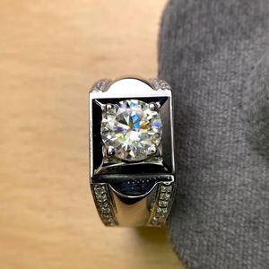 Bague de fiançailles pour homme en moissanite 2 carats, sertissage à griffes, taille brillant, couleur D, certifiée VVS, en argent sterling 925 plaqué or 14K - Product Image 4
