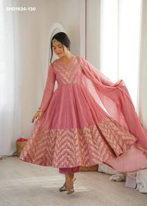 Hermoso traje Anarkali largo con diseño de seda crujiente y bordado de lentejuelas, con pantalón y dupatta, de proveedor de Surat. - Product Image 2