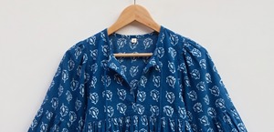 เสื้อกล้ามผู้หญิงลายดอกไม้สไตล์อินเดีย ผ้าฝ้ายพิมพ์ลายด้วยมือ 100% ทรงเอ คอวี แขนพอง ระบายอากาศได้ดี เรียบง่าย สบายๆ - Product Image 3