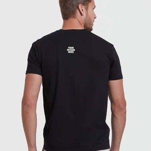 เสื้อยืดแขนสั้นผู้ชายพิมพ์ลายโลโก้ตามสั่งขายส่ง พิมพ์ซิลค์สกรีน ระบายอากาศ แห้งเร็ว เป็นมิตรกับสิ่งแวดล้อม ทรงปกติ - Product Image 1