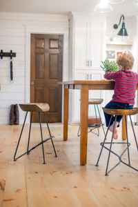 เก้าอี้บาร์เหล็กตีขึ้นรูปด้วยมือ งานแฮนด์เมด พร้อมเบาะไม้เนื้อแข็ง โครงเหล็กแข็งแรง ทนทาน เหมาะสำหรับเคาน์เตอร์ครัว คาเฟ่ - Product Image 2