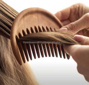 Peine de madera de estilo náutico personalizado, herramienta de estilismo pulido para esposas y recuerdo de cumpleaños de novia para cabello rizado - Product Image 5