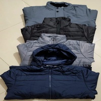 Lot de vêtements vestes en stock Manteau d'hiver léger et chaud Veste en duvet de canard Coupe-vent à capuche Vestes anti-soleil Puffe d'hiver