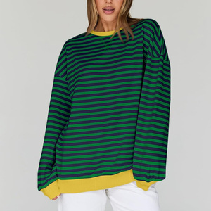 Sudadera Oversize de Mujer con Rayas Tejidas, Hombros Caídos, Cuello Redondo, Manga Larga, Detalles en Verde, Azul Marino y Amarillo, Logo Frontal, Ideal para Invierno - Product Image 4