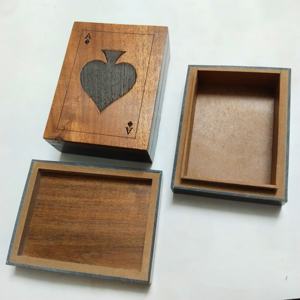 Boîte en résine noire faite à la main pour cartes à jouer Stockage et support uniques pour le jeu - Product Image 4