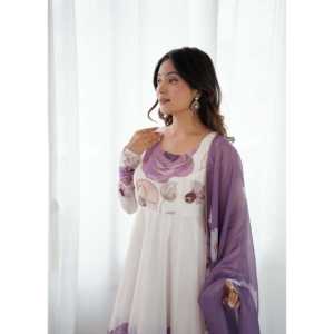 Robe en organza Anarkali avec imprimé floral Taille XS pour un look de fête - Product Image 1