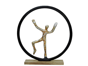 Sculpture contemporaine abstraite de silhouette humaine dansante en aluminium, avec cadre circulaire noir mat sur base en bois de manguier naturel - Product Image 4